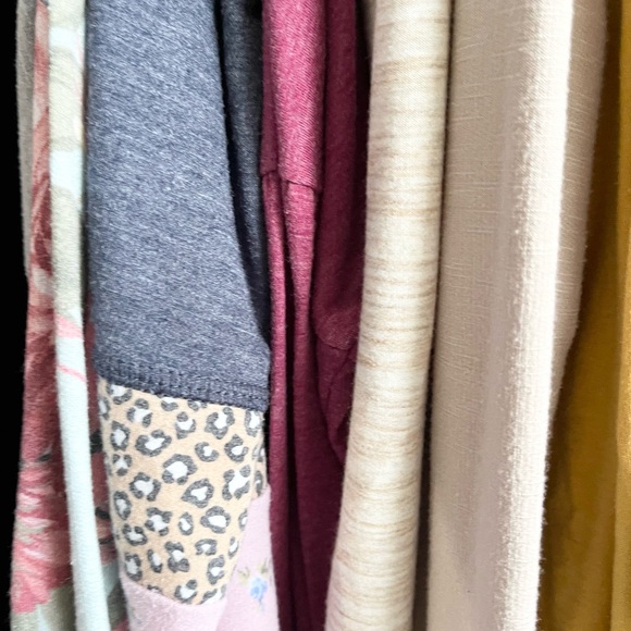 Resellers Mystery Box - Bundle of Women’s Resale Clothing - 5lbs - Picture 5 of 15